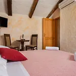 Denis Village In Istria For 28 People Pet Friendly Complex Of 4 Stone