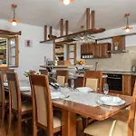 Denis Village In Istria For 28 People Pet Friendly Complex Of 4 Stone 布泽特