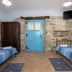 别墅 Denis Village In Istria For 28 People Pet Friendly Complex Of 4 Stone 布泽特