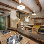 Denis Village In Istria For 28 People Pet Friendly Complex Of 4 Stone 别墅