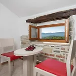 Denis Village In Istria For 28 People Pet Friendly Complex Of 4 Stone * 布泽特