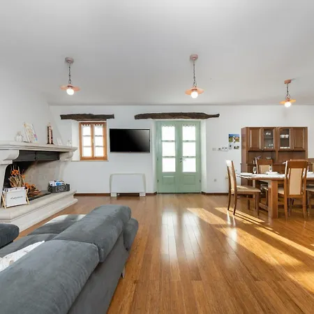 Denis Village In Istria For 28 People Pet Friendly Complex Of 4 Stone Vila Buzet