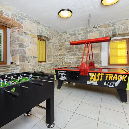 Denis Village In Istria For 28 People Pet Friendly Complex Of 4 Stone Buzet