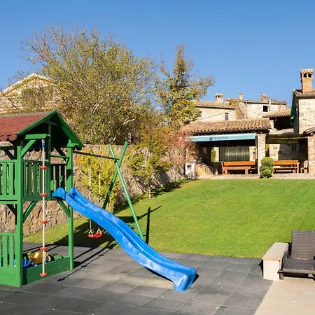 Vila Denis Village In Istria For 28 People Pet Friendly Complex Of 4 Stone Buzet